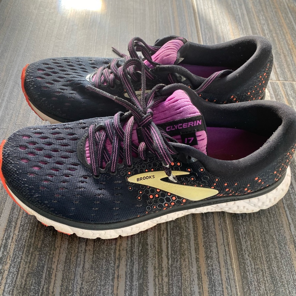 Brooks Women running shoes